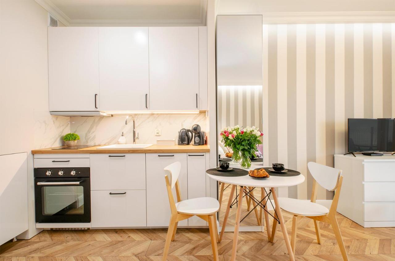 Sky Home- Rose Apartament -Manufaktura, Bezplatny Parking, Klima, Dostep Na Kod Lodz  Exterior photo